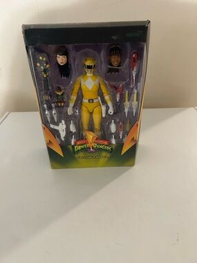 Mighty Morphin Power Rangers Yellow Ranger Super 7 Ultimates Action Figure
